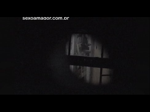 ❤️ Blondie filmohet fshehurazi nga një soditës i lagjes i fshehur pas tullave të zbrazëta ❤️❌ Video seksi në sq.pornxlxx.ru ☑